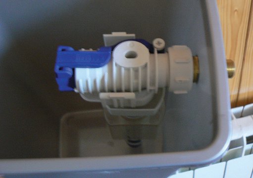 Detalle del flotador del depósito.