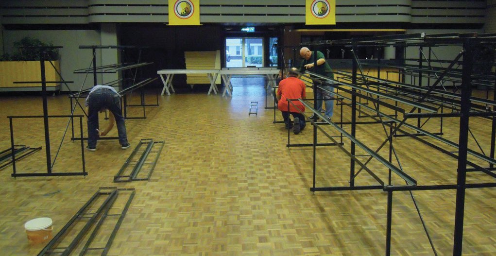 Preparando las estanterías.
