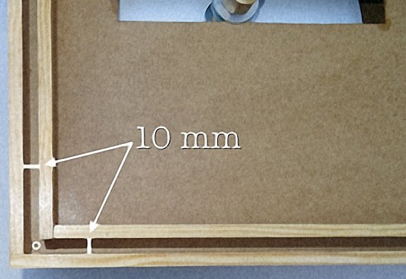10. La distancia que hay entre unos listones y otros es de 10 mm.