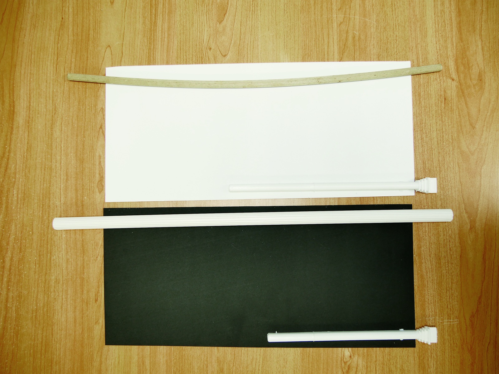 2. Goma espuma EVA, de venta en papelerías, que podemos emplear para forrar los posaderos.