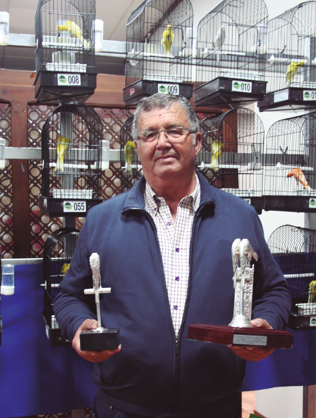 Abajo. Algunos de los asistentes y el ganador de esta edición. Fotos. Francisco León